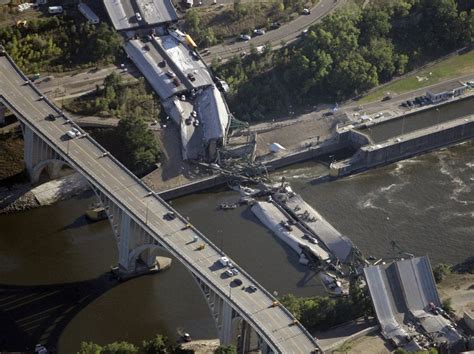 Over a dozen minor injuries after footbridge collapses northeast of Quebec City